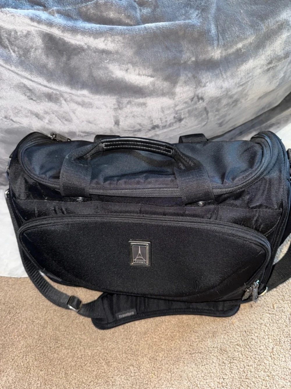 Travelpro crew deluxe carryon bag